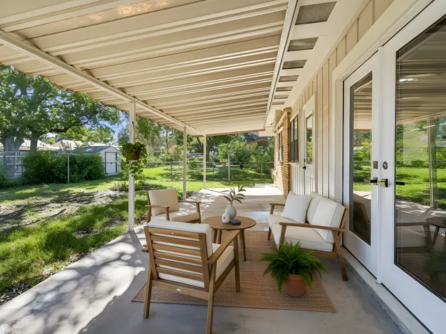 a view of a yard in front of a house with large tree