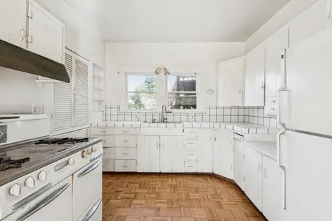 $799,000 | 5765 Manila Avenue, Oakland, CA 94618