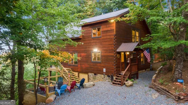 a view of a house with a yard