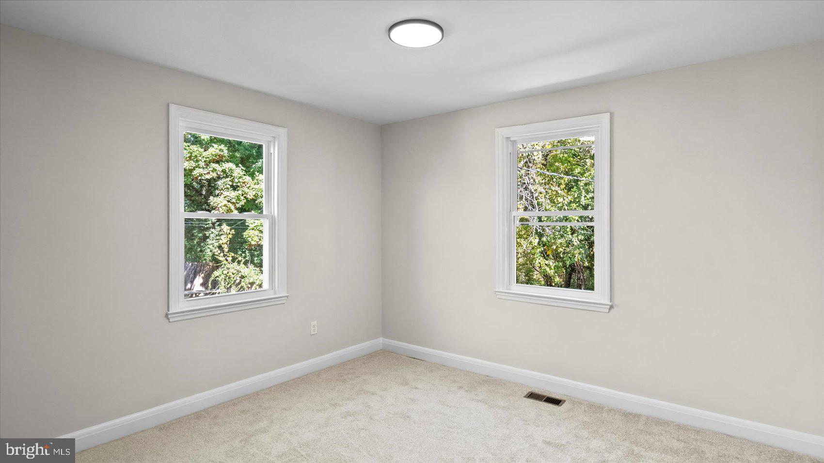 711 West Hills Road Baltimore, MD 21229 - Photo 28 of 52 an empty room with a window