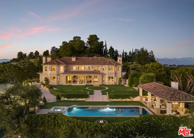 a view of a large building