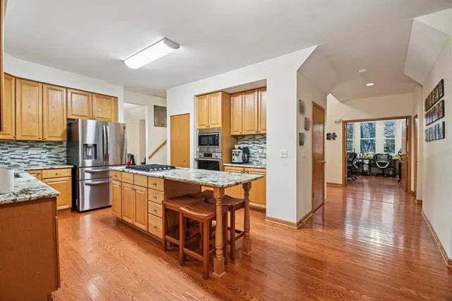 $719,000 | 14355 West Spring Meadow Court, Libertyville, IL 60048