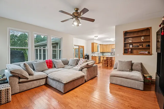 $719,000 | 14355 West Spring Meadow Court, Libertyville, IL 60048