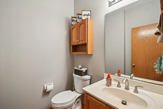 $719,000 | 14355 West Spring Meadow Court, Libertyville, IL 60048