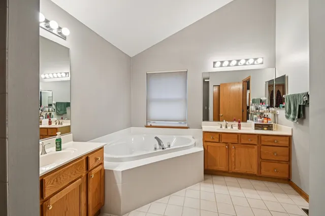 $719,000 | 14355 West Spring Meadow Court, Libertyville, IL 60048