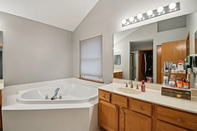 $719,000 | 14355 West Spring Meadow Court, Libertyville, IL 60048