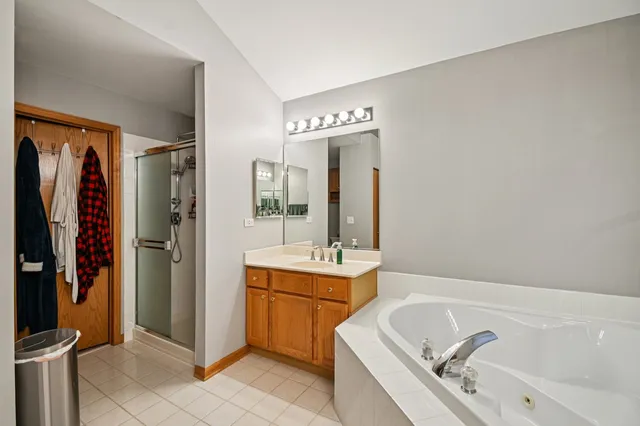 $719,000 | 14355 West Spring Meadow Court, Libertyville, IL 60048