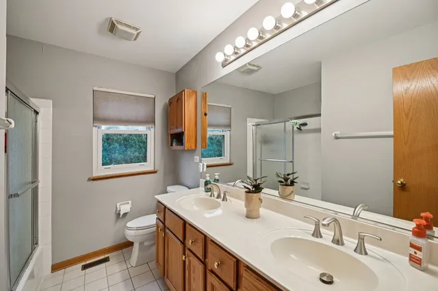 $719,000 | 14355 West Spring Meadow Court, Libertyville, IL 60048