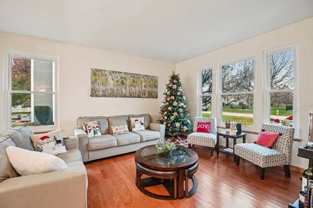 $719,000 | 14355 West Spring Meadow Court, Libertyville, IL 60048