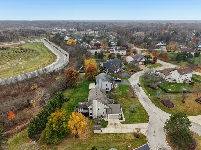 $719,000 | 14355 West Spring Meadow Court, Libertyville, IL 60048