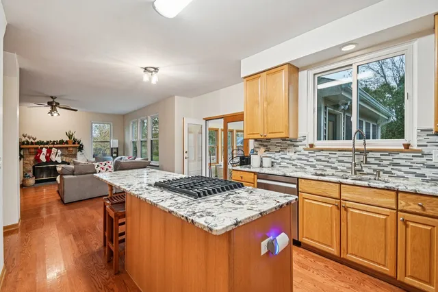 $719,000 | 14355 West Spring Meadow Court, Libertyville, IL 60048