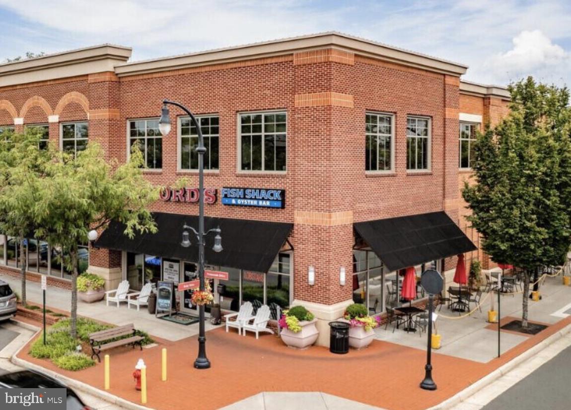 43295 Fieldsview Court Leesburg, VA 20176 - Photo 26 of 30 a group of people sitting in front of a building