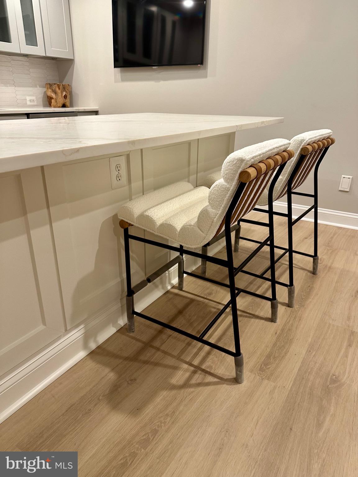 43295 Fieldsview Court Leesburg, VA 20176 - Photo 9 of 30 a kitchen with a sink a table and chairs