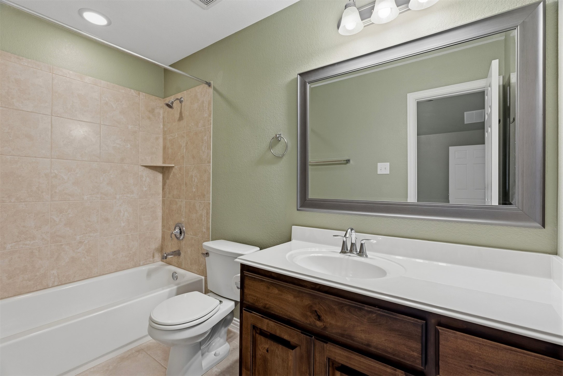 3935 Bowstring Bend Cedar Park, TX 78613 - Photo 30 of 39 Ensuite guest bathroom