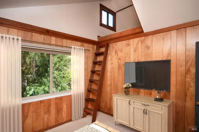 $925,000 | 176 Railroad Avenue, Woodacre, CA 94973