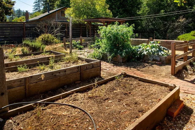 $925,000 | 176 Railroad Avenue, Woodacre, CA 94973