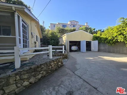 a view of a yard with a tree
