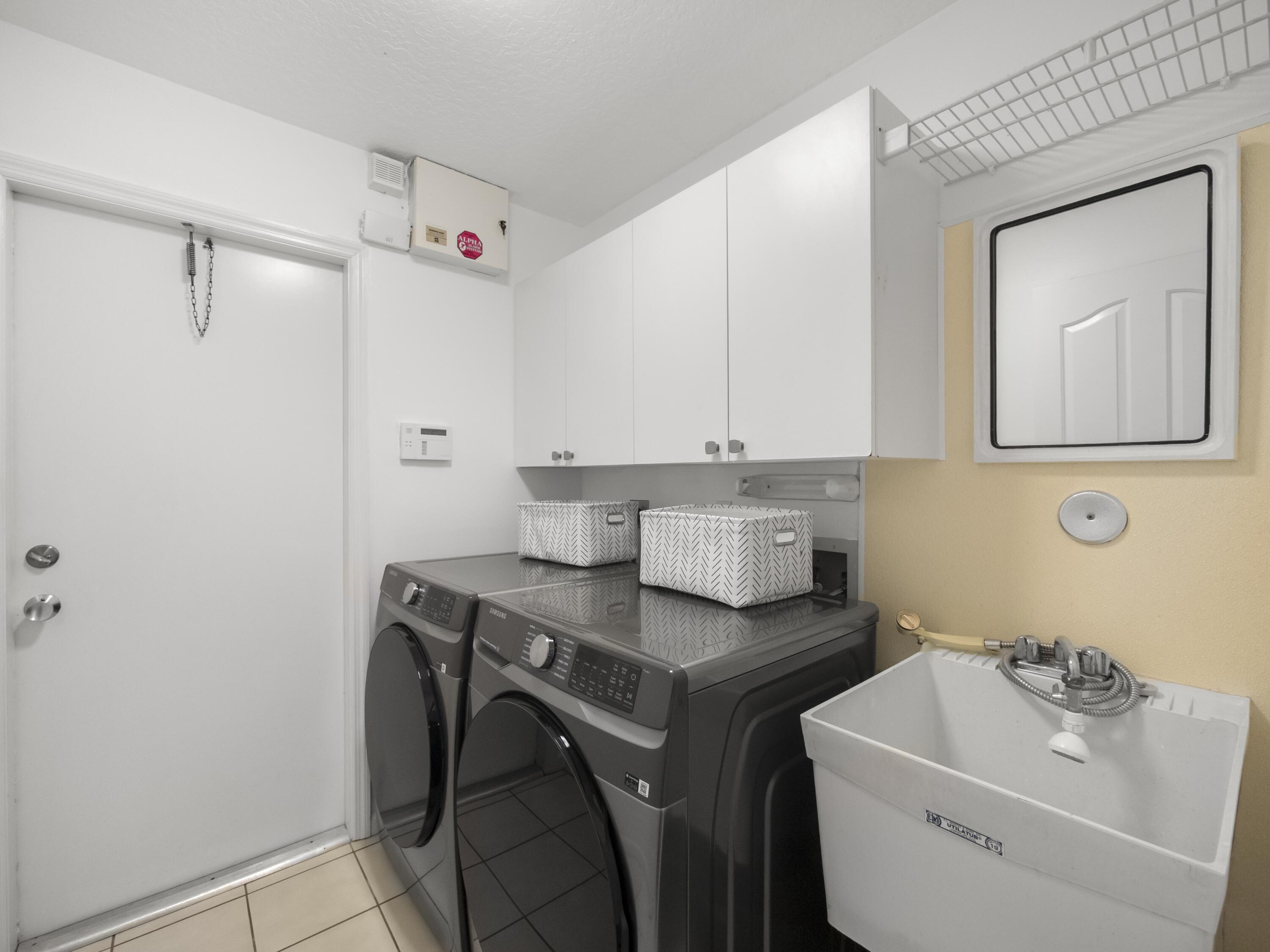 6279 Longleaf Pine Drive Jupiter, FL 33458 - Photo 17 of 33 a bathroom with a sink toilet and vanity