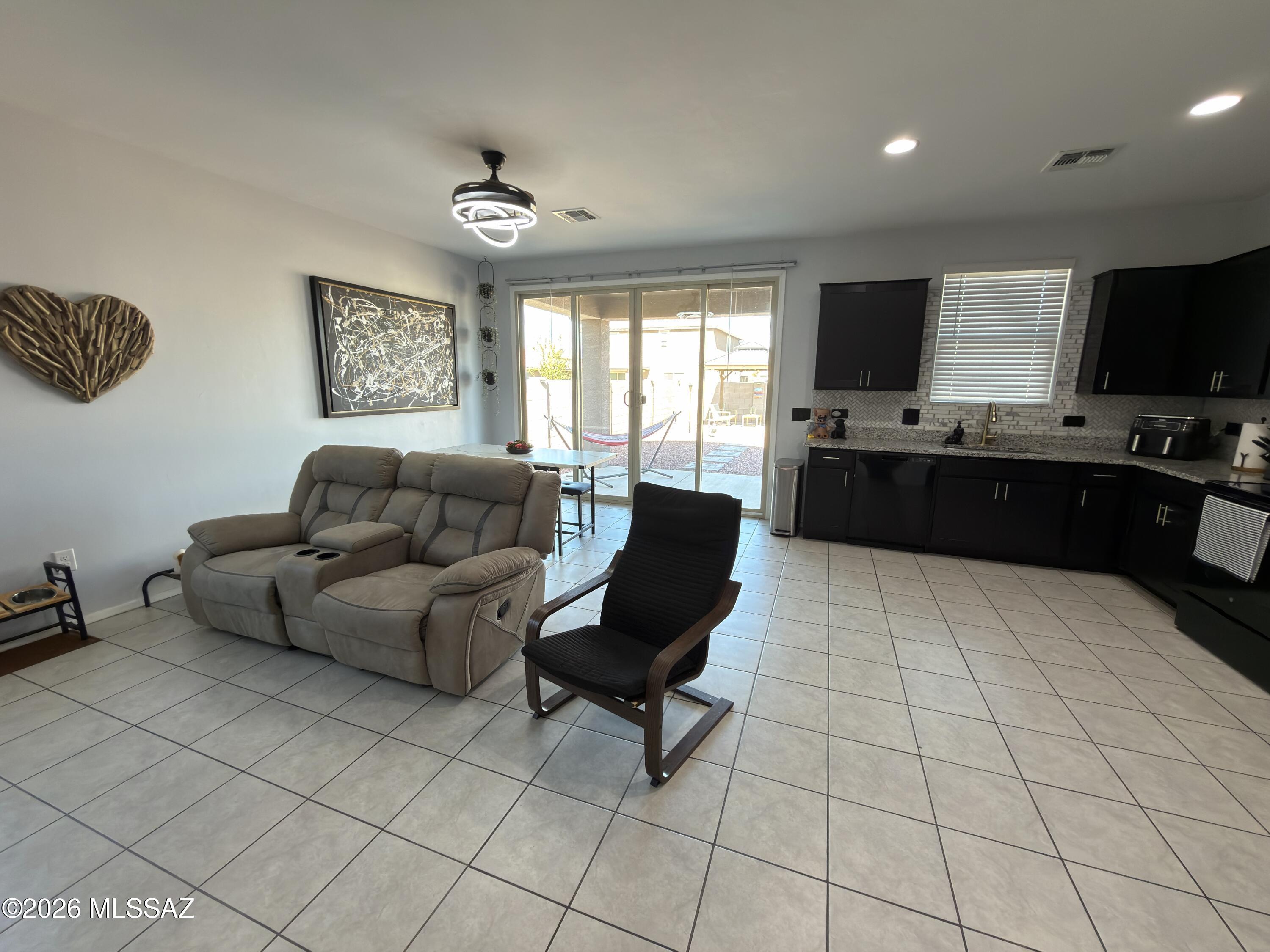 21380 East Treasure Road Red Rock, AZ 85145 - Photo 9 of 37
