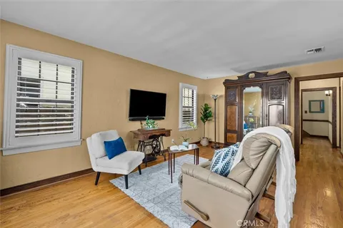 $1,599,000 | 118 Glendora Avenue, Long Beach, CA 90803