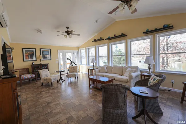 $419,000 | 50 Shaw Road, Creal Springs, IL 62922
