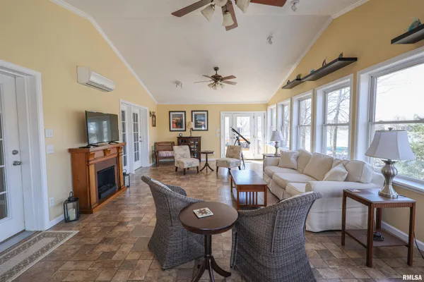 $419,000 | 50 Shaw Road, Creal Springs, IL 62922