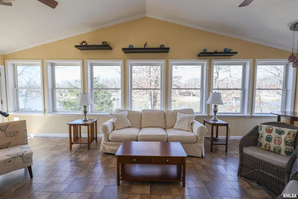 $419,000 | 50 Shaw Road, Creal Springs, IL 62922