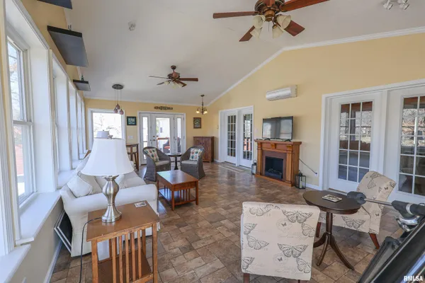 $419,000 | 50 Shaw Road, Creal Springs, IL 62922