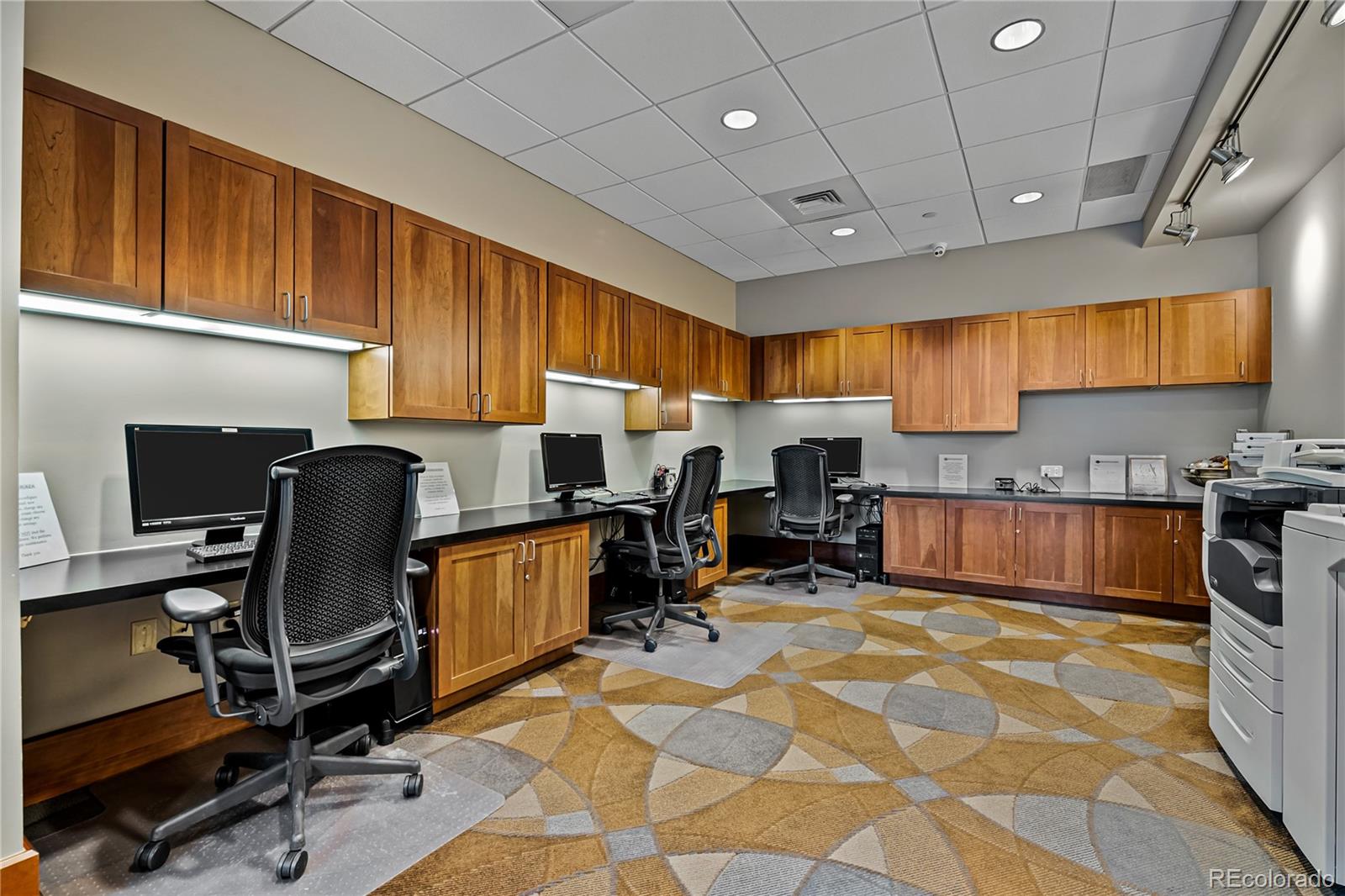 8100 East Union Avenue, Unit 814 Denver, CO 80237 - Photo 34 of 38 a work place with cabinets