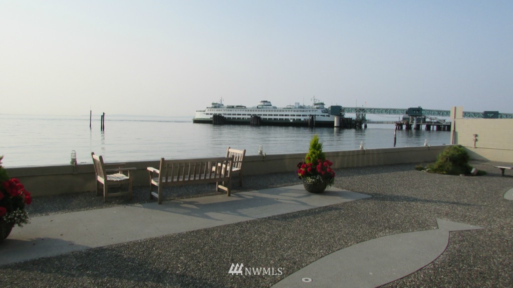 200 Beach Place, Unit 103 Edmonds, WA 98020 - Photo 4 of 24