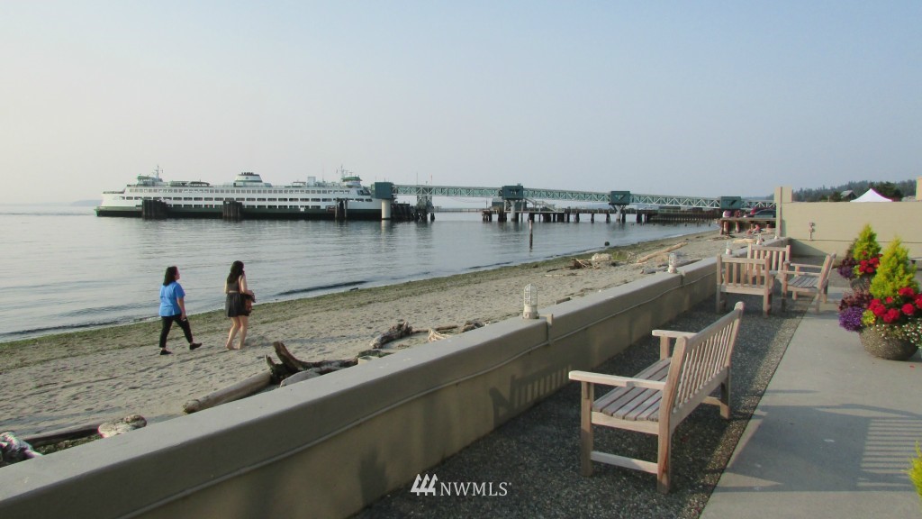 200 Beach Place, Unit 103 Edmonds, WA 98020 - Photo 5 of 24