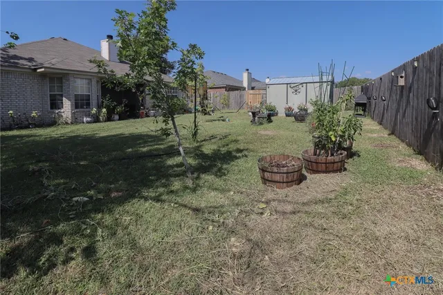a view of a yard in front of house