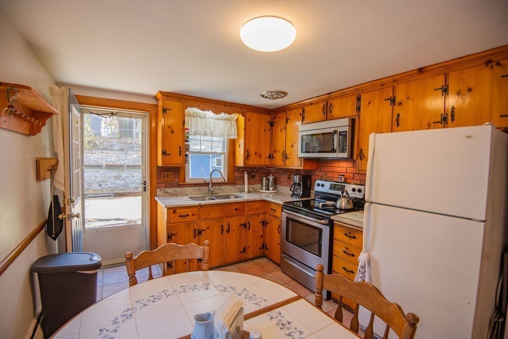 22 Elsie Road Lynn, MA 01904 - Photo 10 of 30 Gallery Image 10