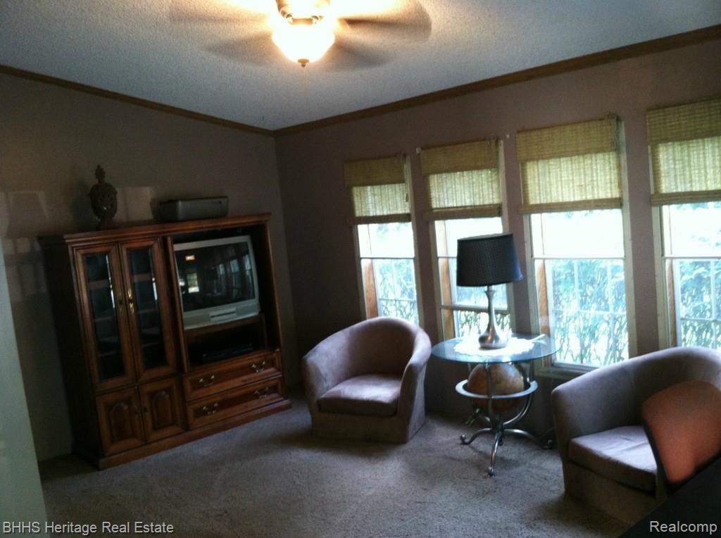 3705 Jewell Road Howell, MI 48843 - Photo 16 of 34 Din1.jpg