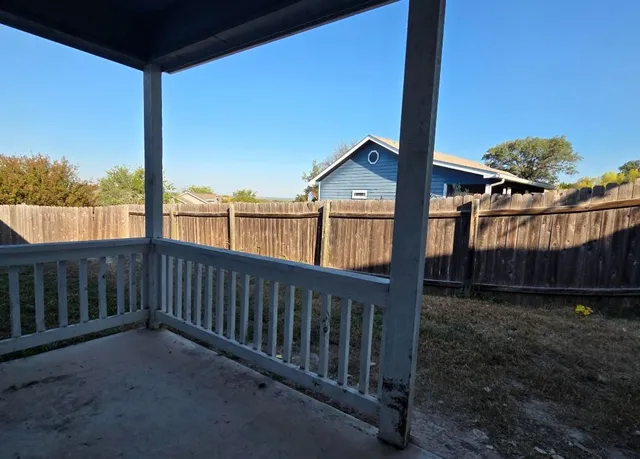 $1,750 | 205 Ivy Lane, Kerrville, TX 78028