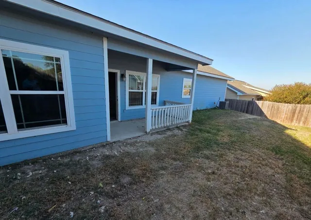 $1,750 | 205 Ivy Lane, Kerrville, TX 78028