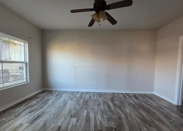 $1,750 | 205 Ivy Lane, Kerrville, TX 78028