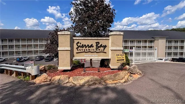 $425,000 | 104 Sierra Bay Drive, Unit 2D, Camdenton, MO 65020
