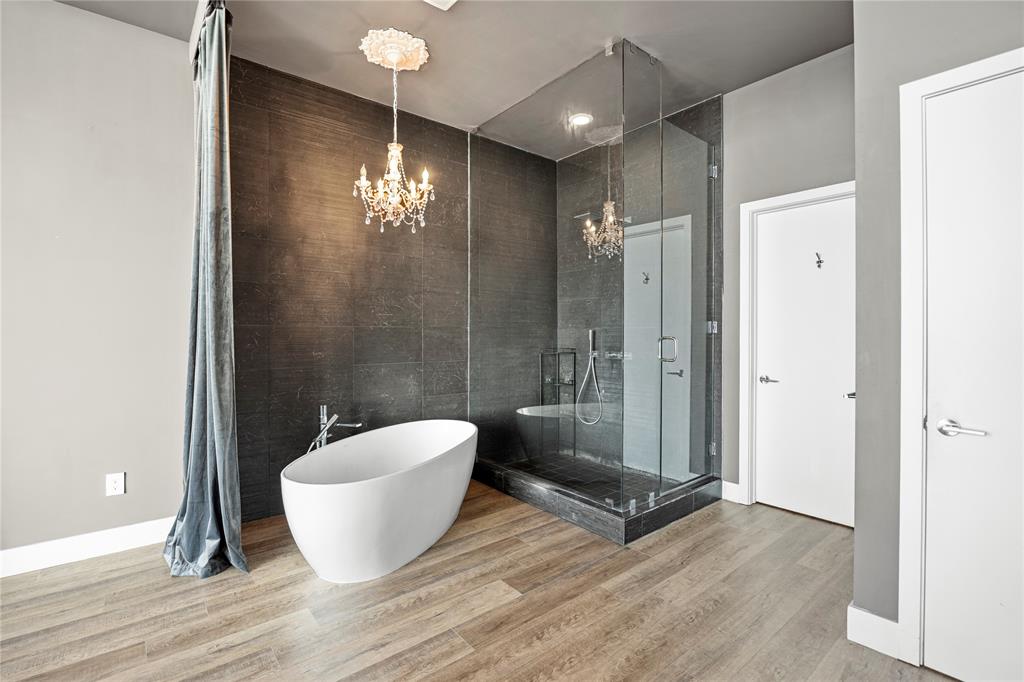 480 Northeast 31st Street, Unit 5104A Miami, FL 33137 - Photo 18 of 26 a bathroom with a white toilet a shower and a bathtub