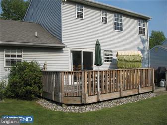 289 Greenview Road Yardley, PA 19067 - Photo 11 of 12 Exterior Back