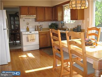 289 Greenview Road Yardley, PA 19067 - Photo 4 of 12 Kitchen