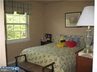 289 Greenview Road Yardley, PA 19067 - Photo 7 of 12 Bedroom 3