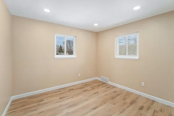 $389,000 | 1916 Hollingsworth Drive, Walled Lake, MI 48390