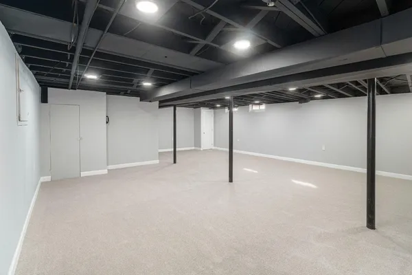 $389,000 | 1916 Hollingsworth Drive, Walled Lake, MI 48390