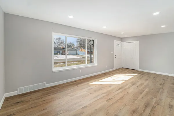 $389,000 | 1916 Hollingsworth Drive, Walled Lake, MI 48390