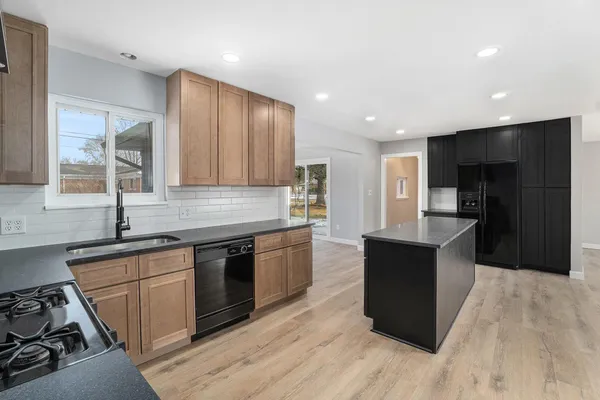 $389,000 | 1916 Hollingsworth Drive, Walled Lake, MI 48390