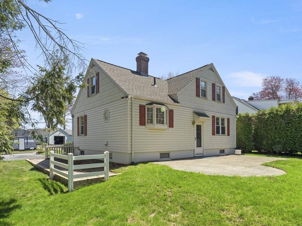 33 Hapgood Road Worcester, MA 01609 - Photo 2 of 39 Gallery Image 2