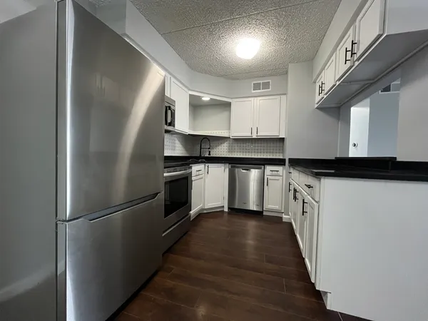 $159,900 | 1620 Richmond Street, Unit 306, Joliet, IL 60435