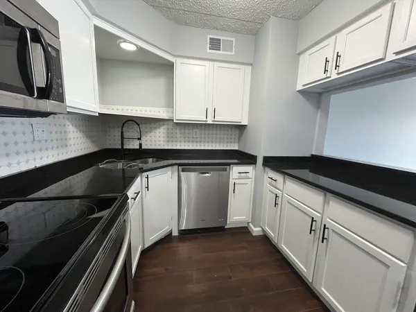 $159,900 | 1620 Richmond Street, Unit 306, Joliet, IL 60435