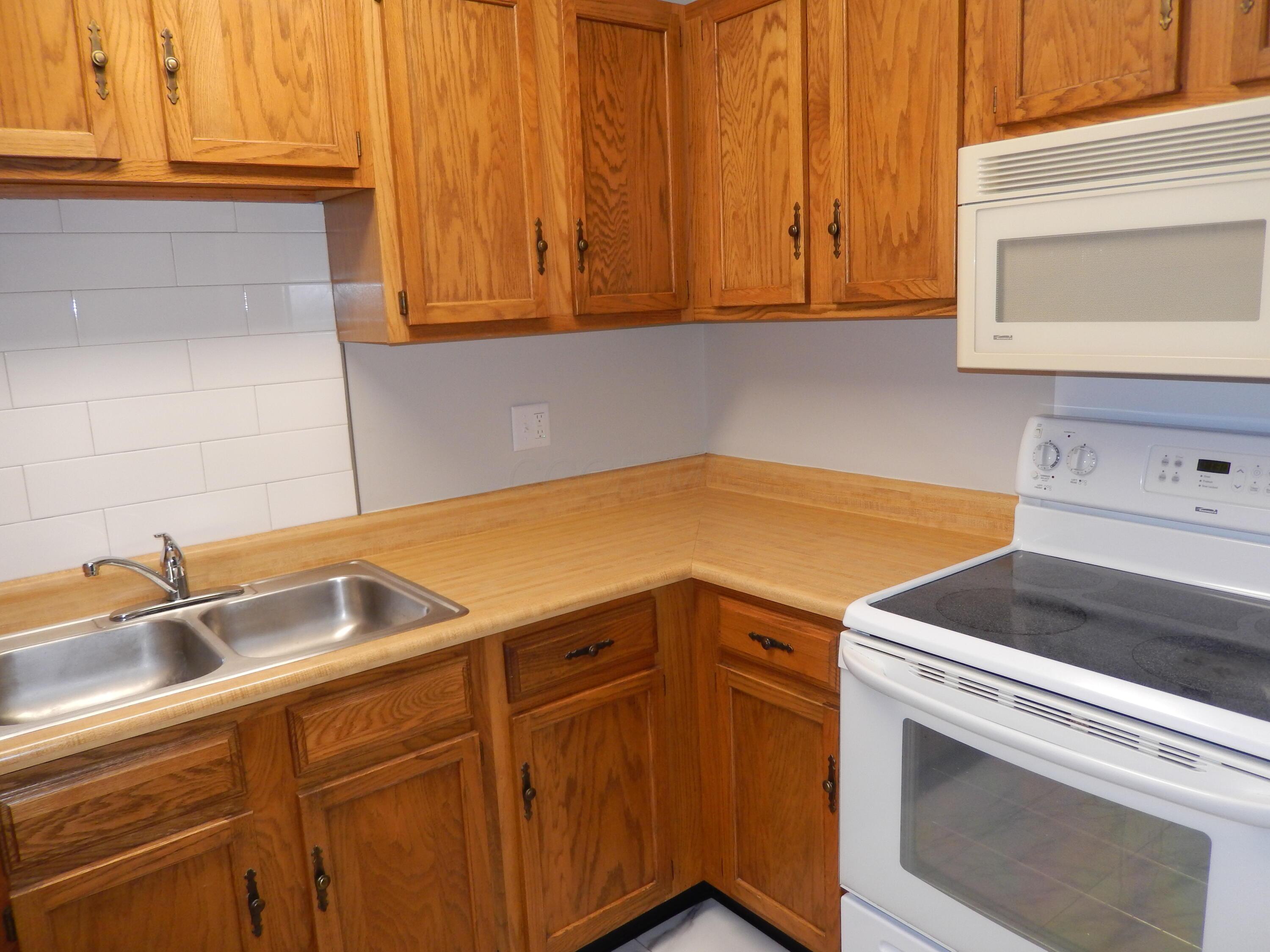 4117 Karl Road, Unit 302 Columbus, OH 43224 - Photo 10 of 33 Kitchen